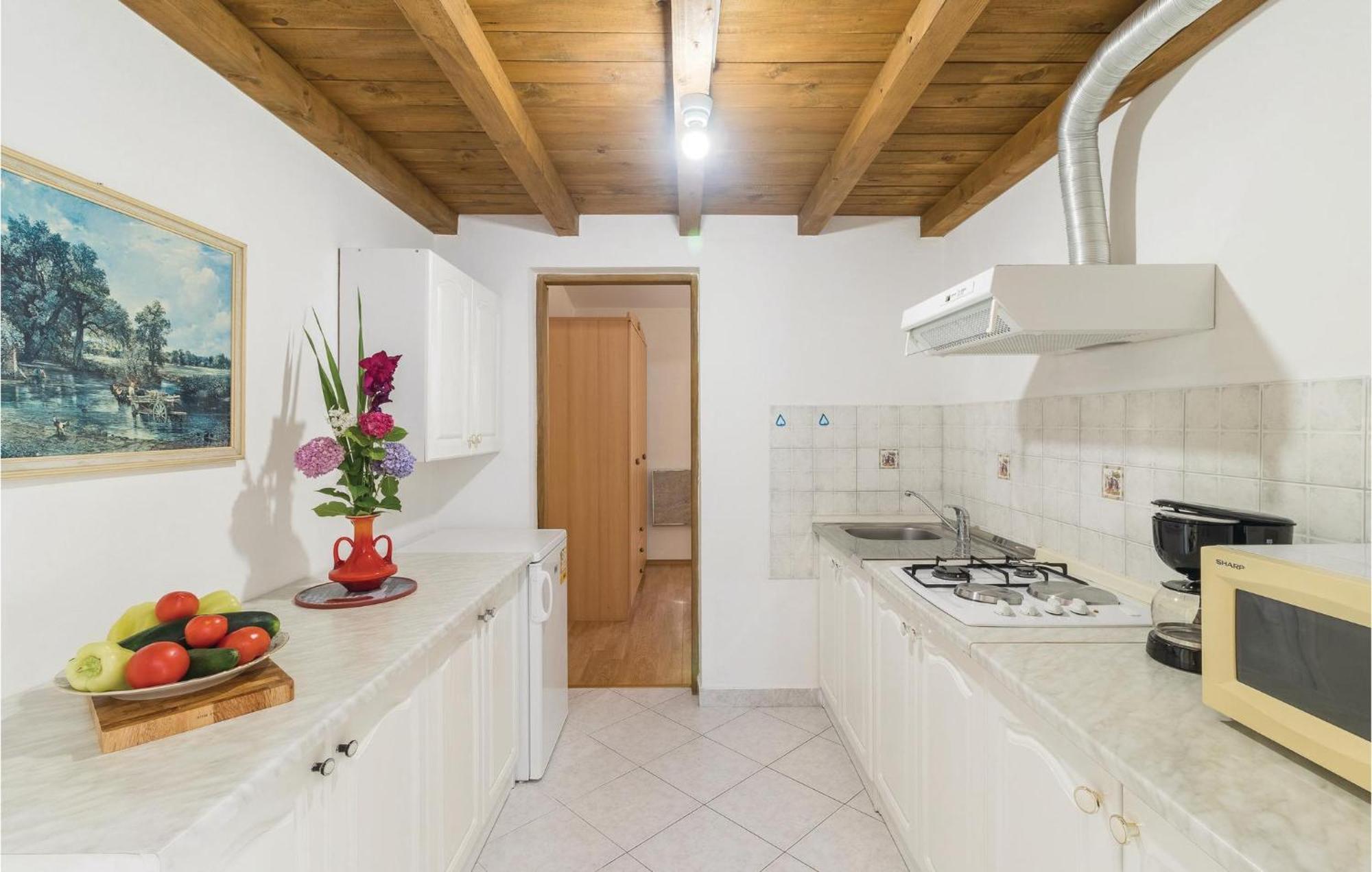 2 Bedroom Amazing Home In Pola Esterno foto
