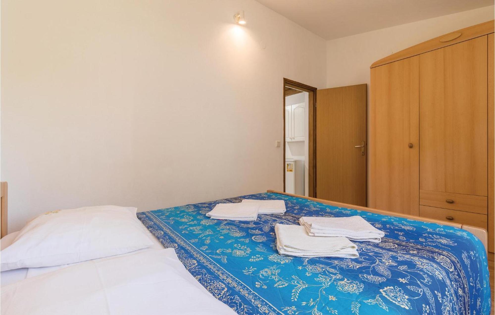 2 Bedroom Amazing Home In Pola Esterno foto