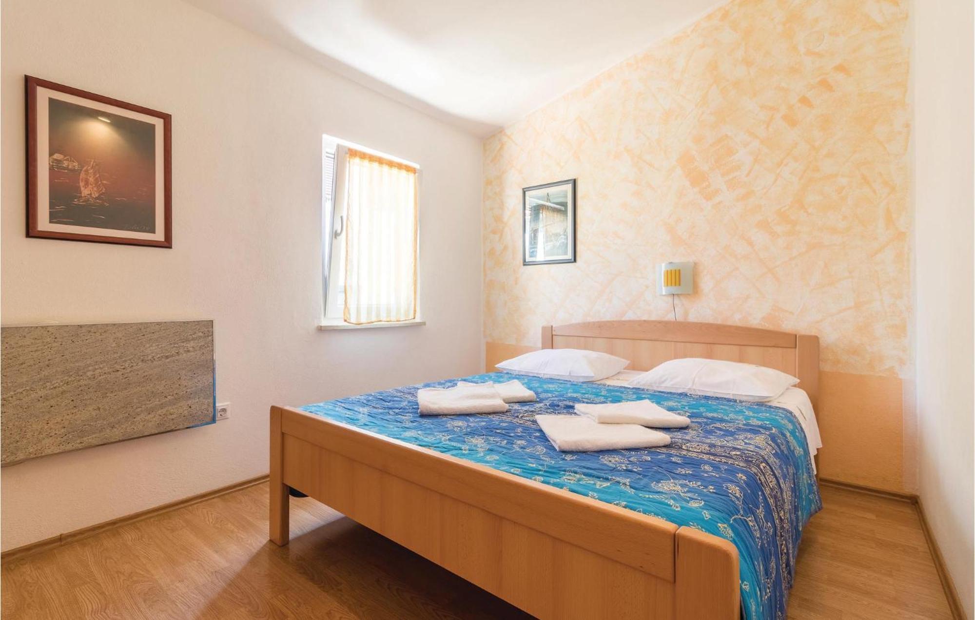 2 Bedroom Amazing Home In Pola Esterno foto